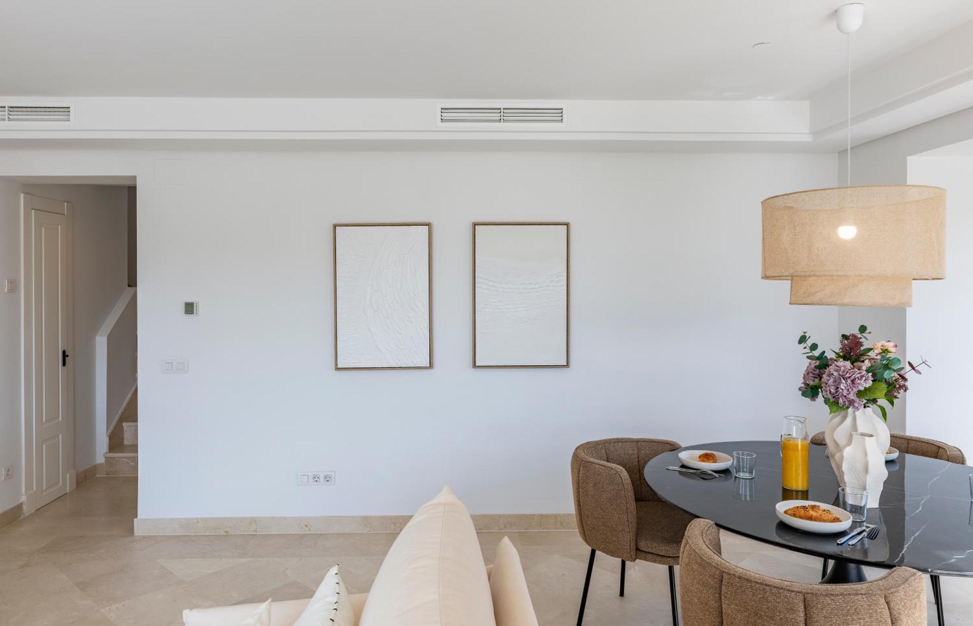 Elegant Duplex Penthouse With Sea And Mountain Views *