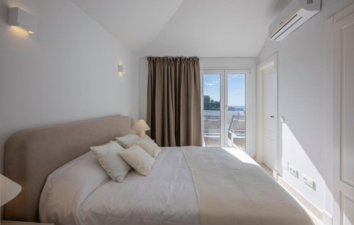 Elegant Duplex Penthouse With Sea And Mountain Views *
