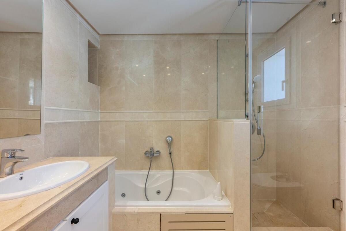 Elegant Duplex Penthouse With Sea And Mountain Views Apartment Marbella
