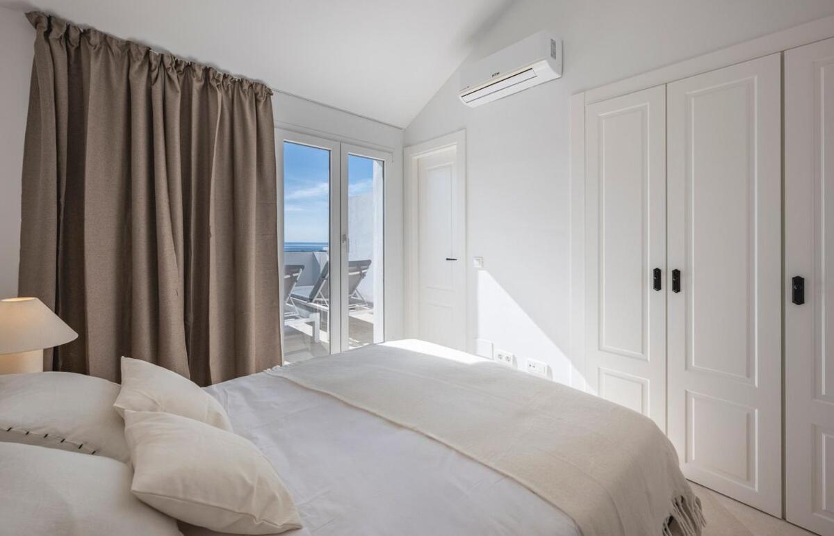 Elegant Duplex Penthouse With Sea And Mountain Views Marbella