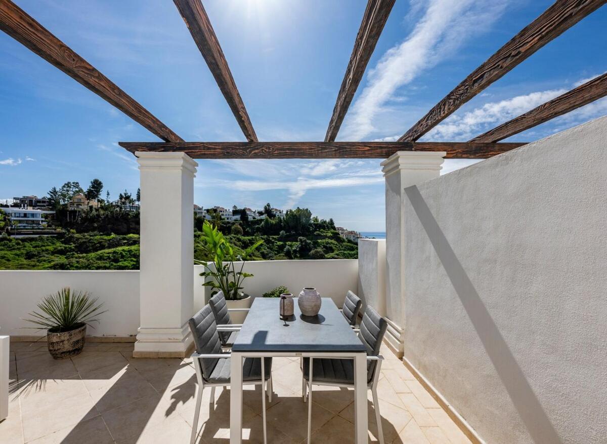 Elegant Duplex Penthouse With Sea And Mountain Views