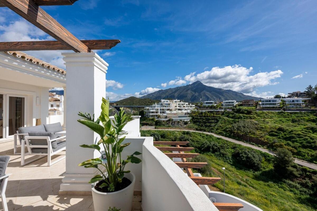 Apartment Elegant Duplex Penthouse With Sea And Mountain Views Marbella