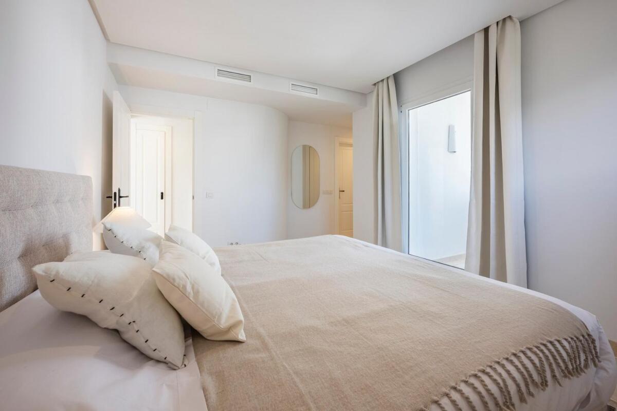 Elegant Duplex Penthouse With Sea And Mountain Views *