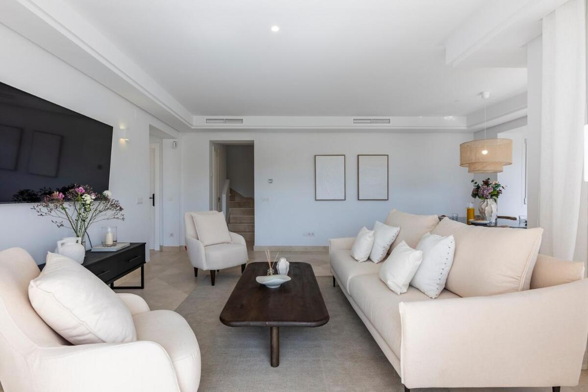 Elegant Duplex Penthouse With Sea And Mountain Views Apartment