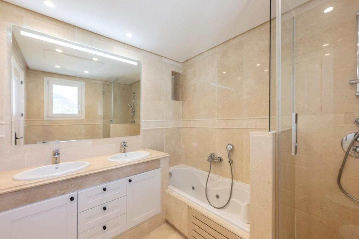 Apartment Elegant Duplex Penthouse With Sea And Mountain Views Marbella