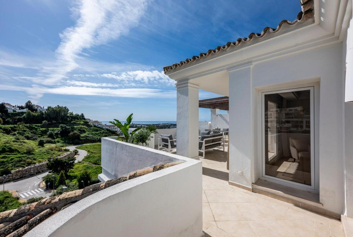 Elegant Duplex Penthouse With Sea And Mountain Views